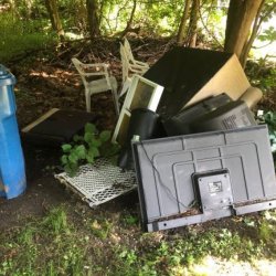 TRASH JUNK PAINT TVS CARDBOARD WOOD FURNITURE APPLIANCE POOL YARD WASTE DISPOSAL (Somerville Medford Arlington Cambridge surrounding) picture